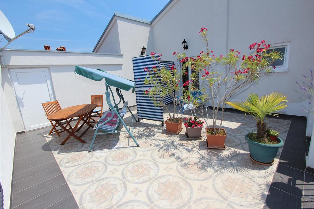 Rooms And Apartments Sally Rovinj Exterior photo